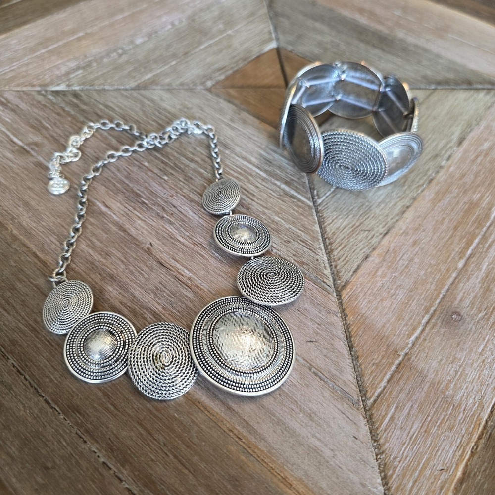 Dana Buchman Necklace & Bracelet Set Silver Toned Textured Discs Jewerly